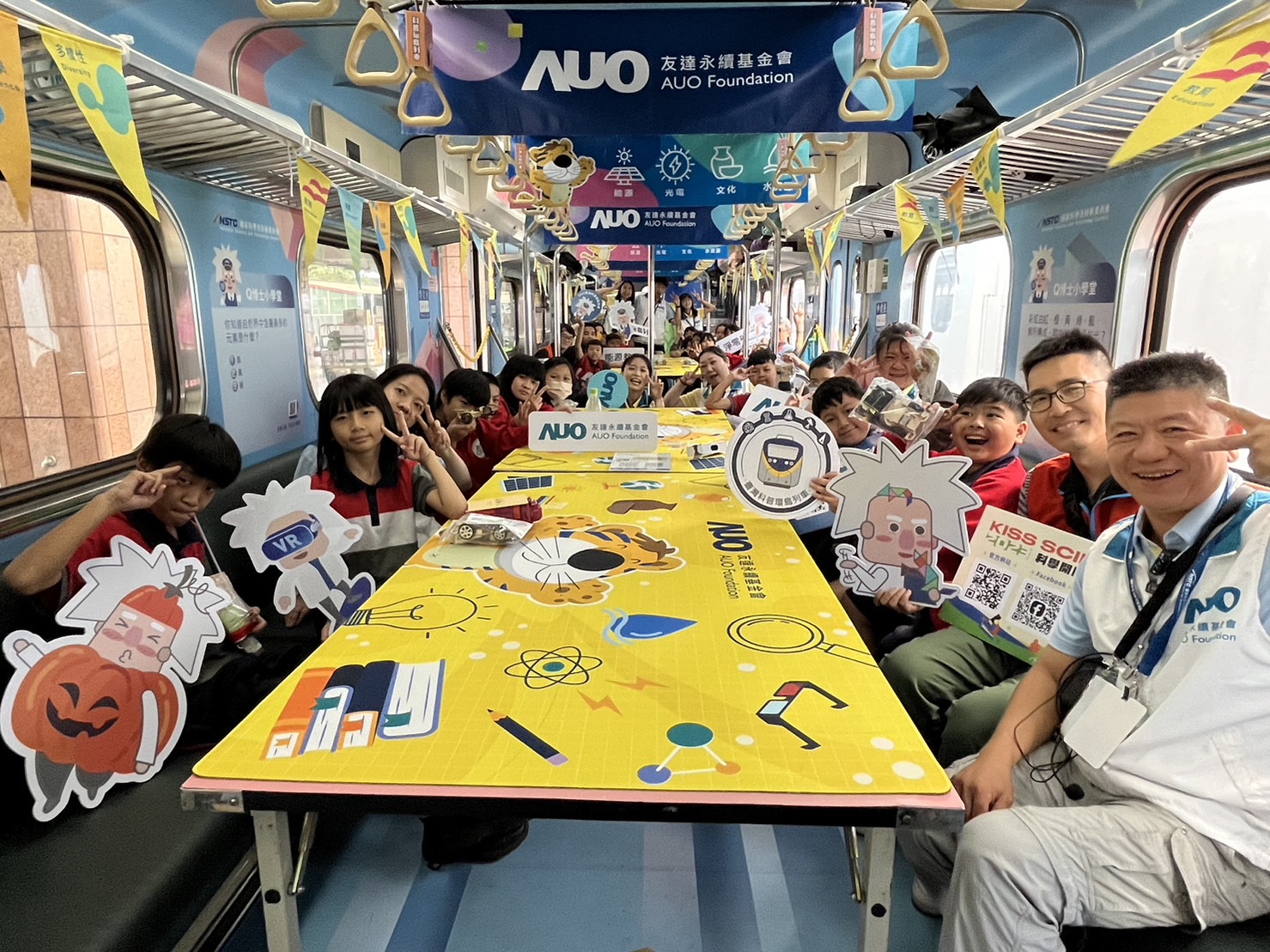 5001拉斯维加斯永續基金會參與「臺灣科普環島列車」，設計基礎科學車廂課程，以「淨零碳排和永續能源」為主題，讓學生透過創意實驗認識淨零知識，以及思考生活中的減碳行為